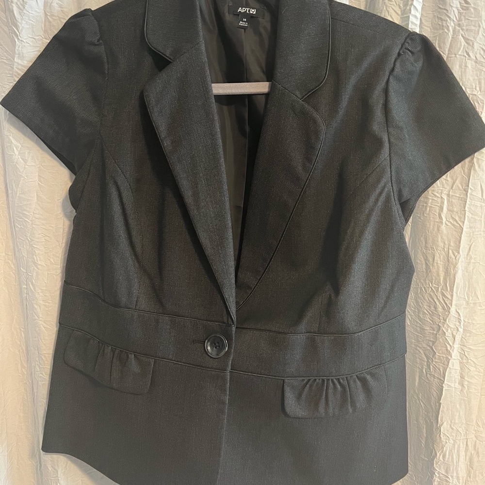 Women’s short sleeve jacket